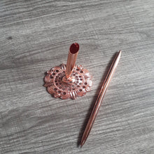 Load image into Gallery viewer, Rose Gold Stand Table Pen
